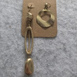 Vintage Asymmetrical Mismatched Gold Tone Dangle Earrings‎
